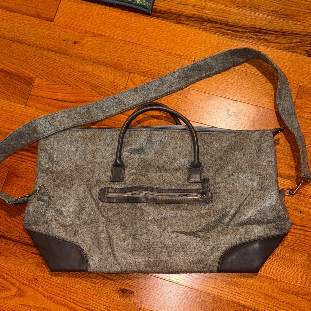 DSW Weekender Travel Tote Bag Grey Faux Wool Size XL